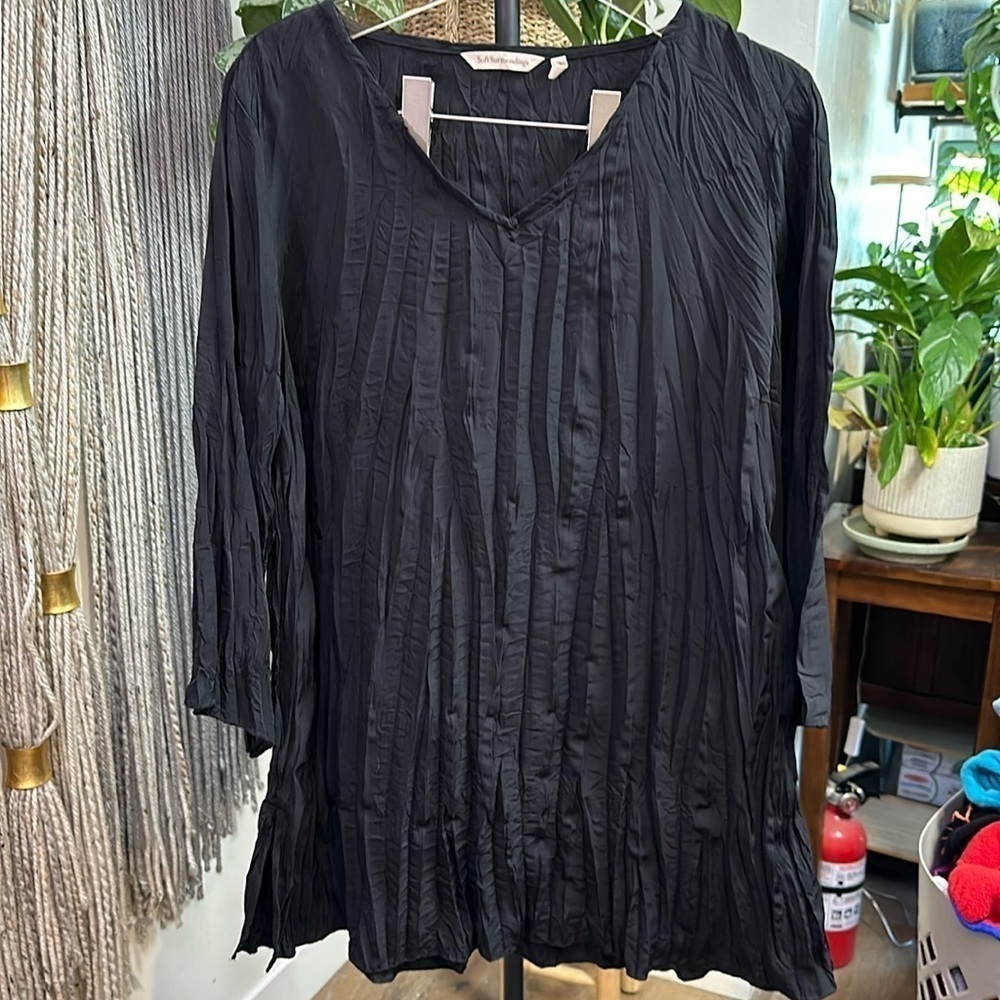 Soft Surroundings Black Crinkle Tunic